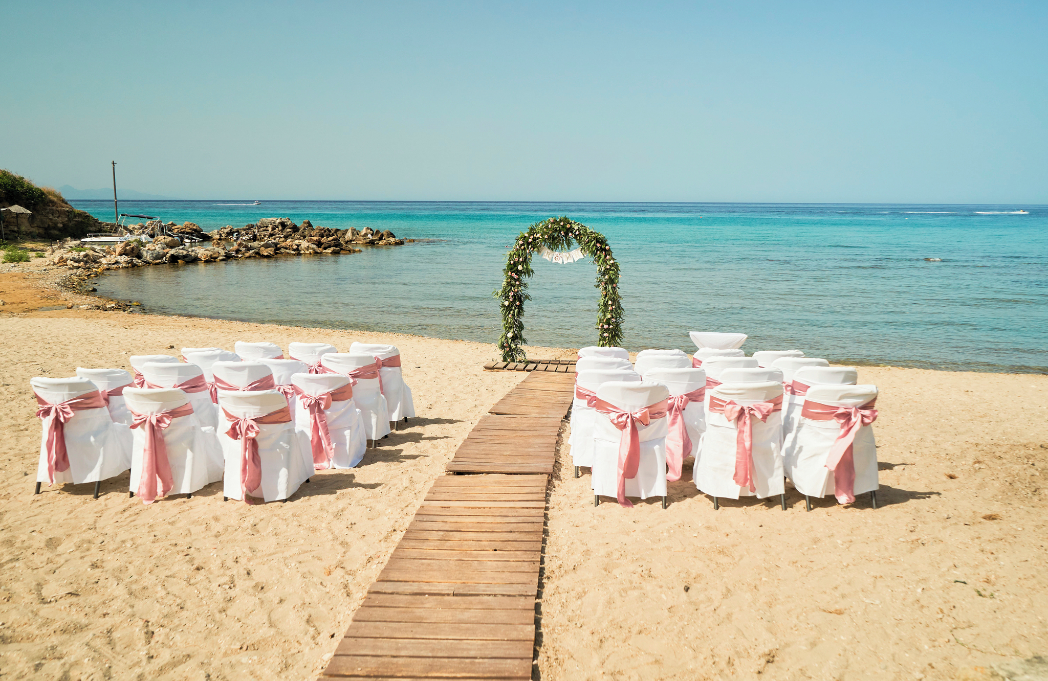 //www.jet2holidays.com/-/media/assets/wedding custom overviews/jet2 weddings images 101025/zth_85977_atlantica_eleon_grand_resort_1025_jet2weddings_06_689x448.jpg